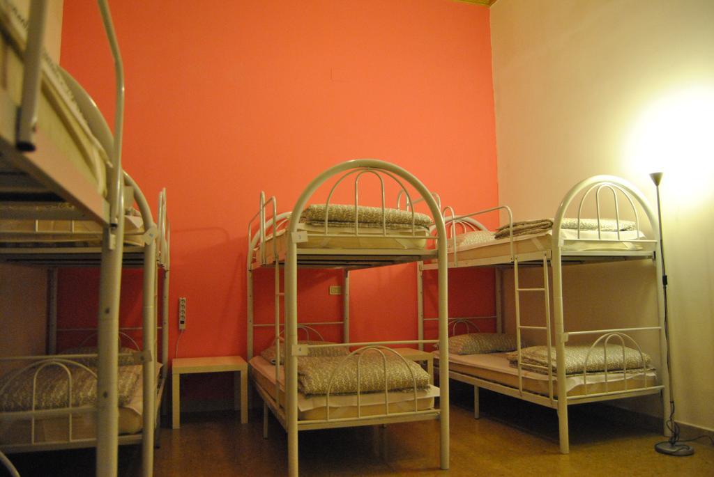 On The Way Hostel ปาแลร์โม ภายนอก รูปภาพ